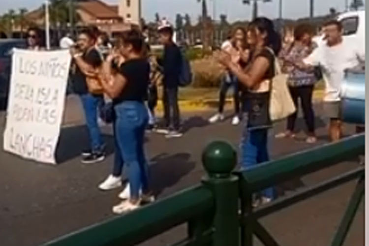 El conflicto del transporte fluvial provocó severos trastornos de tránsito en el centro de Tigre - avenida Cazón vacia El conflicto del transporte fluvial provocó severos trastornos de tránsito en el centro de Tigre - avenida Cazón vacia