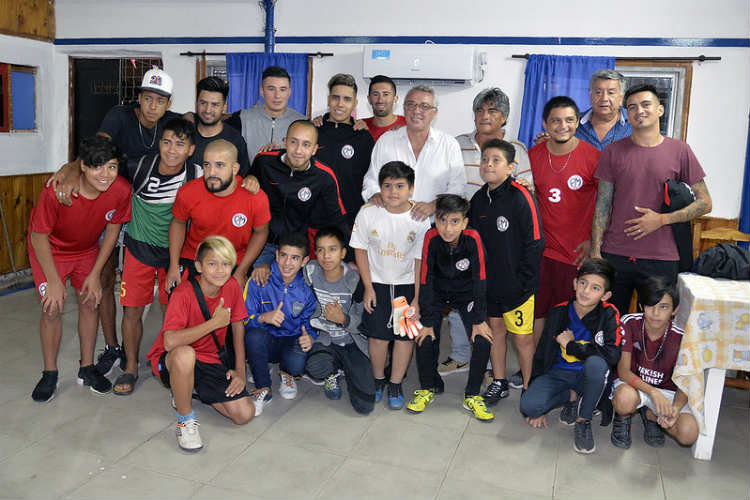Julio Zamora visitó la ONG Padre Mugica de El Talar