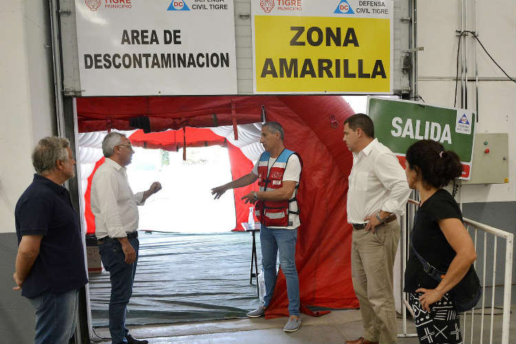 Zamora también presentó el nuevo Centro de Aislamiento de Emergencias de Tigre, ubicado en Troncos del Talar, un espacio de 11.000 metros cuadrados cedido por un empresario. Zamora también presentó el nuevo Centro de Aislamiento de Emergencias de Tigre, ubicado en Troncos del Talar, un espacio de 11.000 metros cuadrados cedido por un empresario.