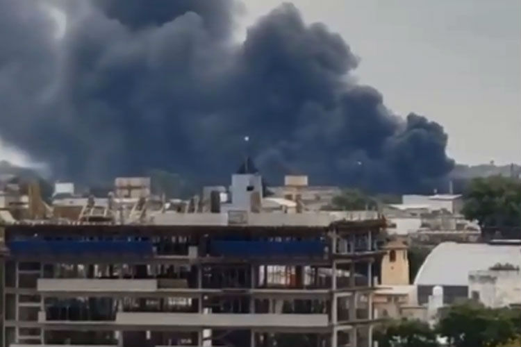 Se incendia una fábrica en Villa Martelli