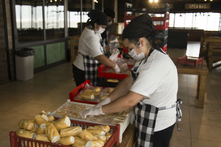 Personal del municipio de San Isidro asiste a adultos mayores en sus domicilios