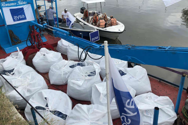Aysa distribuye agua potable en el Delta Frente a la pandemia de COVID-19 Aysa distribuye agua potable en el Delta Frente a la pandemia de COVID-19