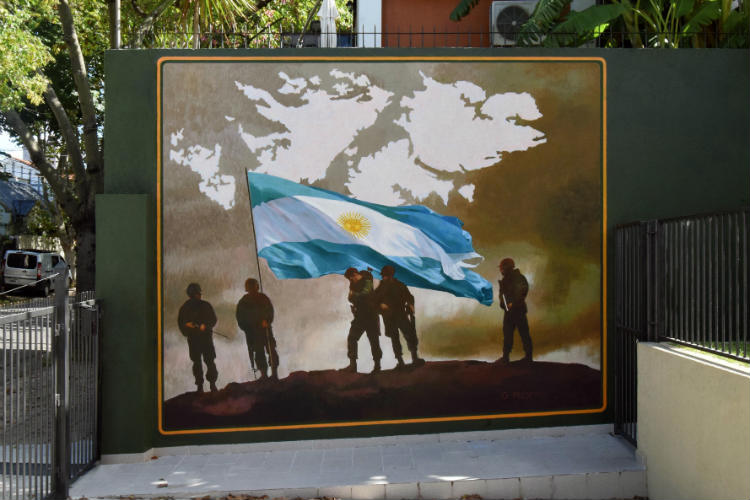 Vicente López inauguró un mural en honor los ex combatientes y caídos en la Gesta de Malvinas 