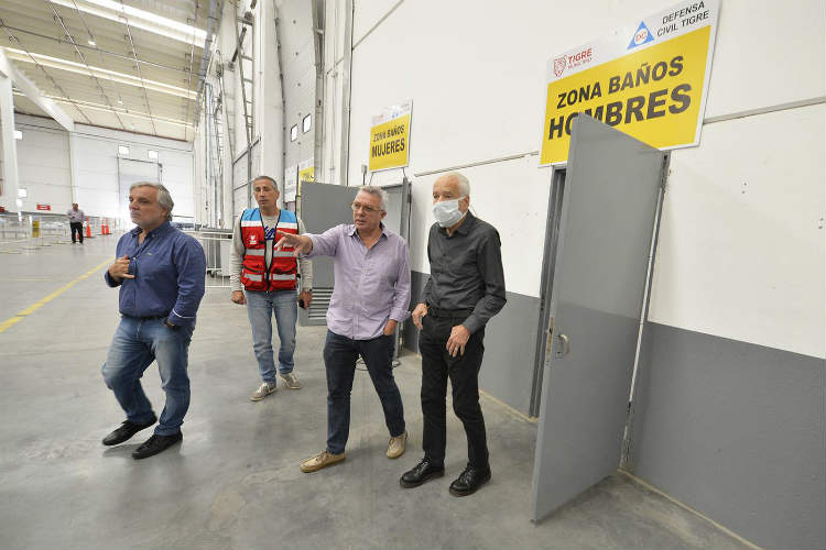 Alberto Cormillot y Julio Zamora recorrieron el Centro de Aislamiento de Emergencias de Tigre Alberto Cormillot y Julio Zamora recorrieron el Centro de Aislamiento de Emergencias de Tigre