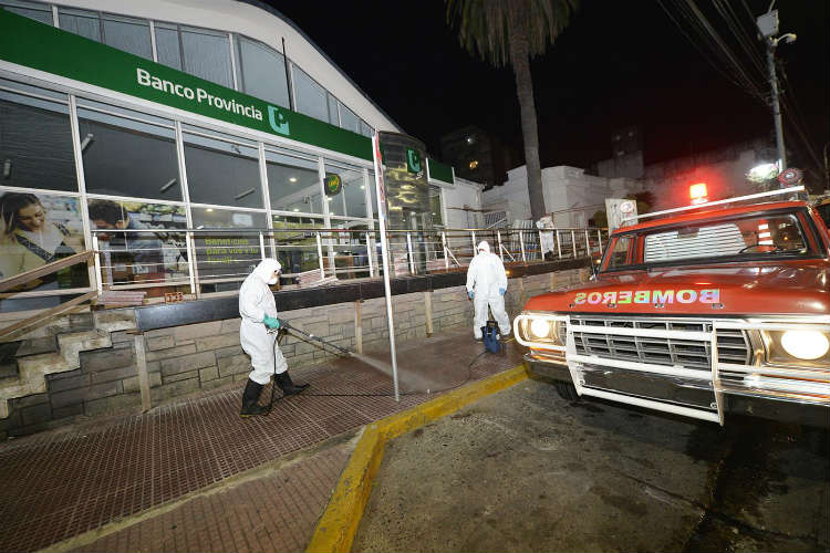 Tigre implementó un operativo de desinfección en zonas céntricas y bancos