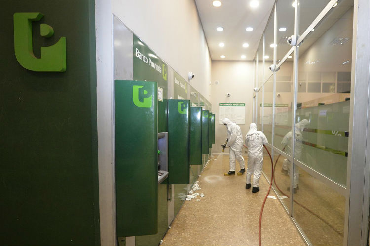 Tigre implementó un operativo de desinfección en zonas céntricas y bancos