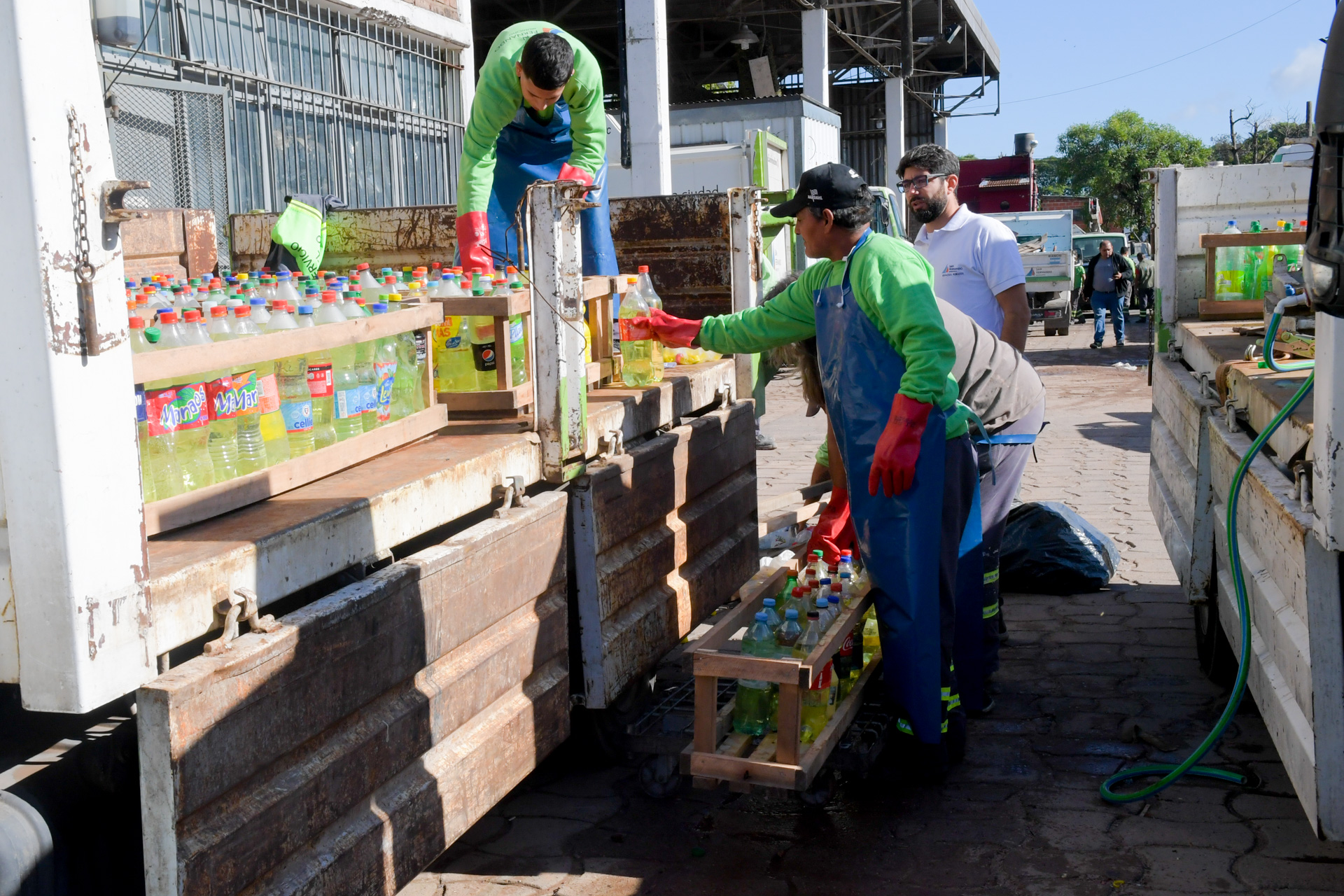 San Fernando entrega lavandina en todos los barrios con botellas recicladas