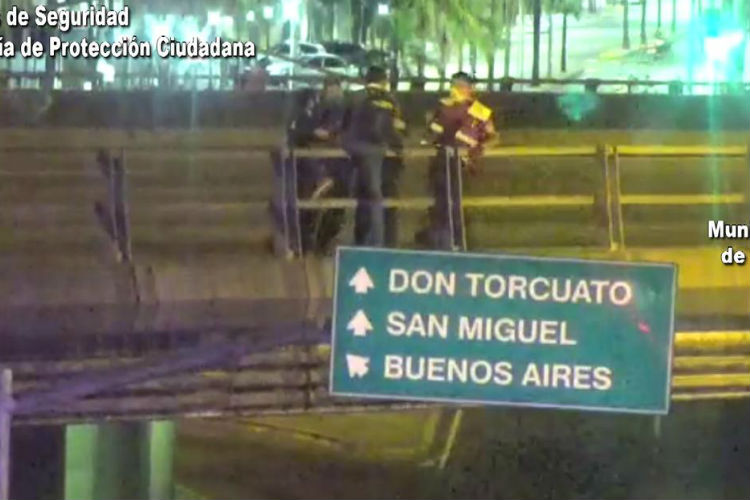 Don Torcuato: Rescatan a un joven que intentó tirarse de un puente