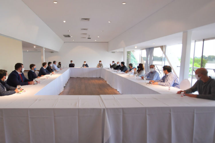 Intendentes de la Primera Sección se reunieron en San Fernando con Arroyo y Massa para coordinar asistencias por coronavirus Intendentes de la Primera Sección se reunieron en San Fernando con Arroyo y Massa para coordinar asistencias por coronavirus