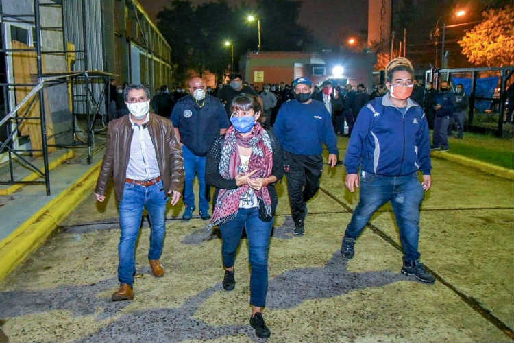 Bed Time - La diputada provincial Roxana López visitó anoche el establecimiento en Tigre y se puso a disposición de los empleados Bed Time - La diputada provincial Roxana López visitó anoche el establecimiento en Tigre y se puso a disposición de los empleados