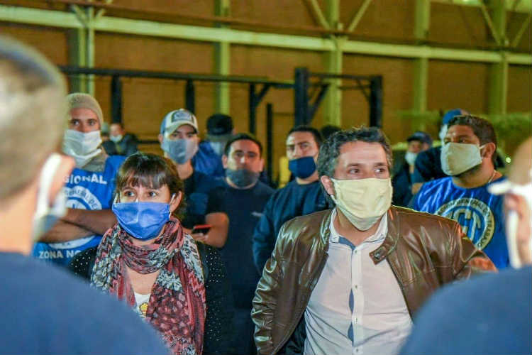 Bed Time - La diputada provincial Roxana López visitó anoche el establecimiento en Tigre y se puso a disposición de los empleados Bed Time - La diputada provincial Roxana López visitó anoche el establecimiento en Tigre y se puso a disposición de los empleados