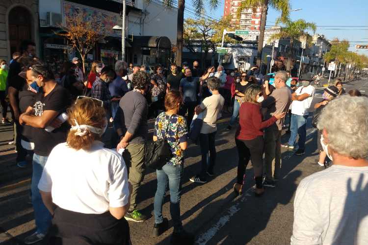 Comerciantes de Tigre reclamaron frente al municipio por la apertura de los locales