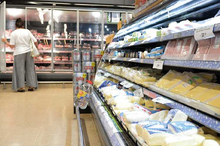 Los precios de alimentos suben un 8% en cuatro semanas: Estudio privado arroja datos preocupantes