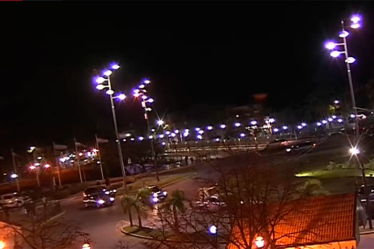 Vecinos del complejo Villanueva ubicado en Tigre realizan una manifestación en protesta por la extensión de la cuarentena. Vecinos del complejo Villanueva ubicado en Tigre realizan una manifestación en protesta por la extensión de la cuarentena.