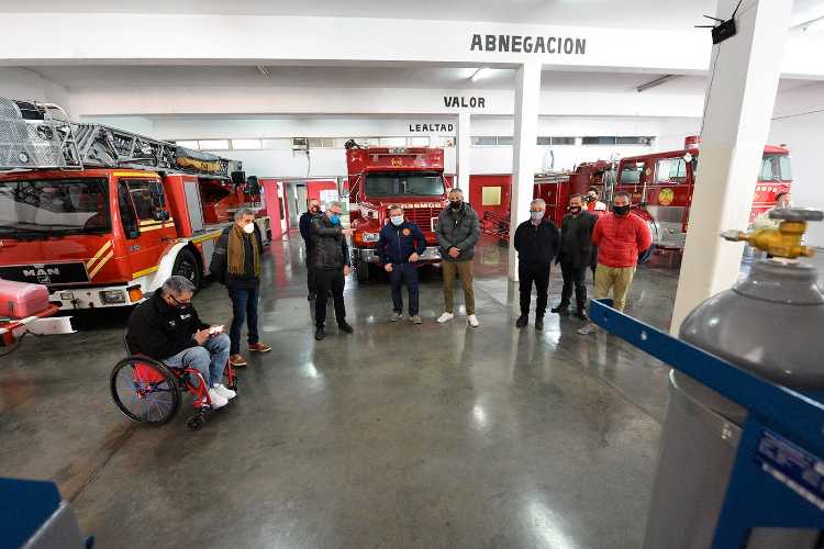 Julio Zamora recorrió cuarteles de Bomberos Voluntarios de Tigre para saludarlos por su día