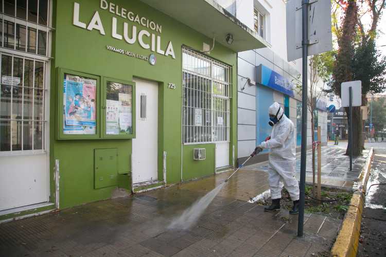 Vicente López continúa con las tareas de limpieza y desinfección de espacios públicos