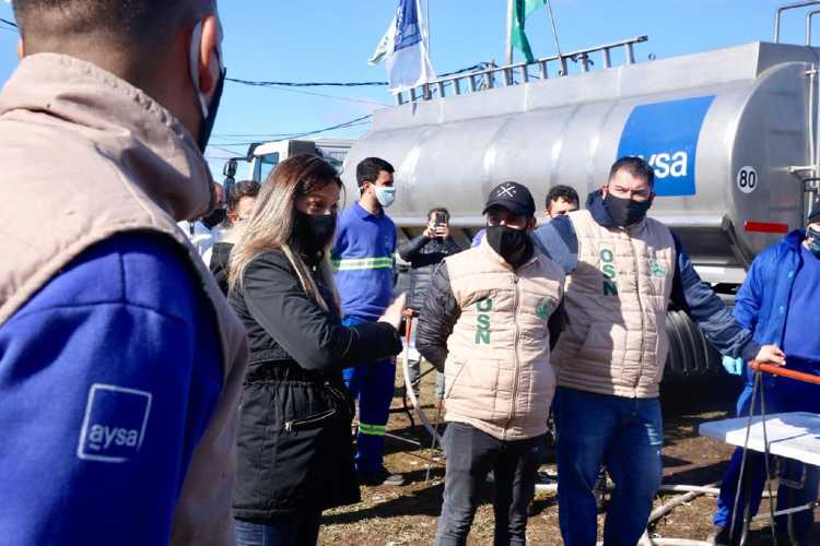 Malena Galmarini llevó adelante un operativo RSE de AySA en el Barrio San Jorge para prevenir el COVID-19