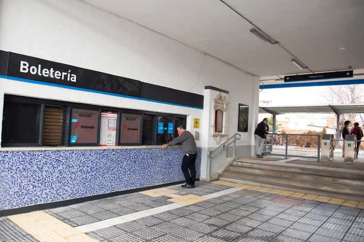 El intendente Gustavo Posse asistió a la apertura del nuevo andén con dirección a Retiro en el marco del plan integral de obras del gobierno nacional para la red metropolitana de trenes. Estación Boulogne  - Belgrano Norte