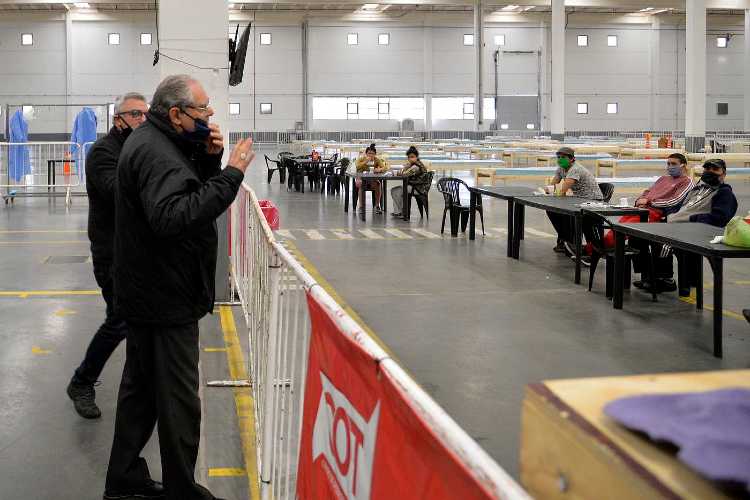 Monseñor Ojea recorrió el Centro de Aislamiento Covid-19 de Tigre junto al intendente Zamora Monseñor Ojea recorrió el Centro de Aislamiento Covid-19 de Tigre junto al intendente Zamora