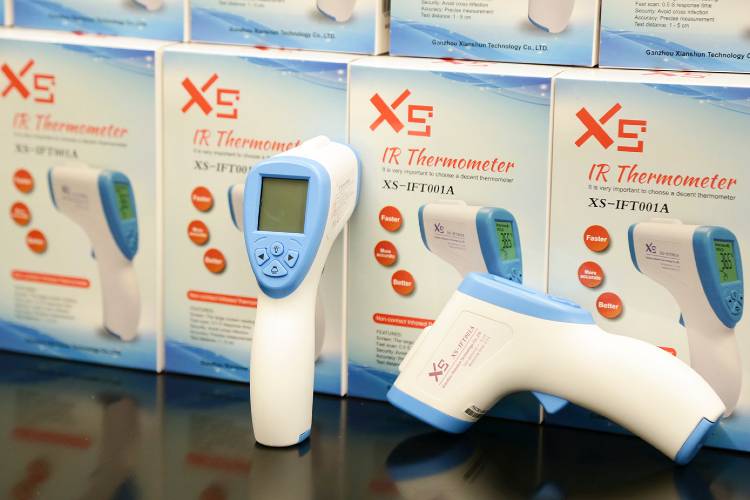 Vicente López recibió 100 termómetros donados por la Cruz Roja Vicente López recibió 100 termómetros donados por la Cruz Roja