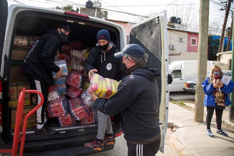 San Isidro: entregan más de dos toneladas de alimentos en barrios vulnerables
