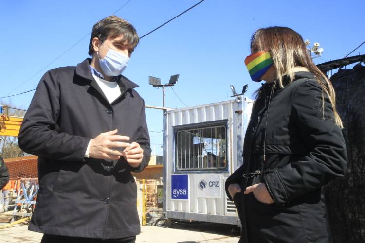 Malena Galmarini y Lucas Ghi visitaron una obra que va a expandir las cloacas de Morón Malena Galmarini y Lucas Ghi visitaron una obra que va a expandir las cloacas de Morón