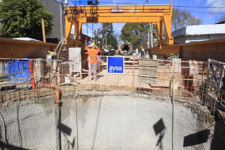 Malena Galmarini y Lucas Ghi visitaron una obra que va a expandir las cloacas de Morón Malena Galmarini y Lucas Ghi visitaron una obra que va a expandir las cloacas de Morón