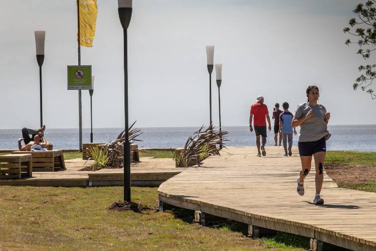 Kreplak se quejó de que intendentes opositores autorizan aperturas de sectores “expresamente prohibidos”