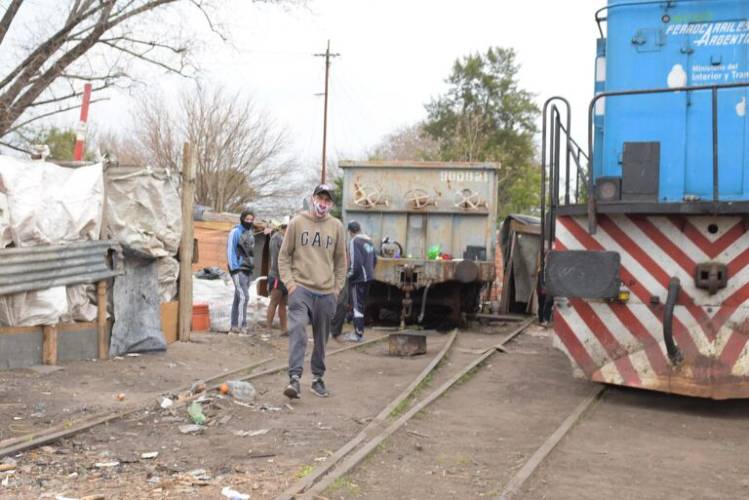 Una toma de terrenos en San Fernando podría afectar a dos ramales de la Línea Mitre Una toma de terrenos en San Fernando podría afectar a dos ramales de la Línea Mitre