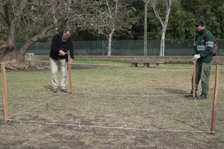 San Isidro pinta cuadrados en espacios públicos para marcar el distanciamiento social San Isidro pinta cuadrados en espacios públicos para marcar el distanciamiento social