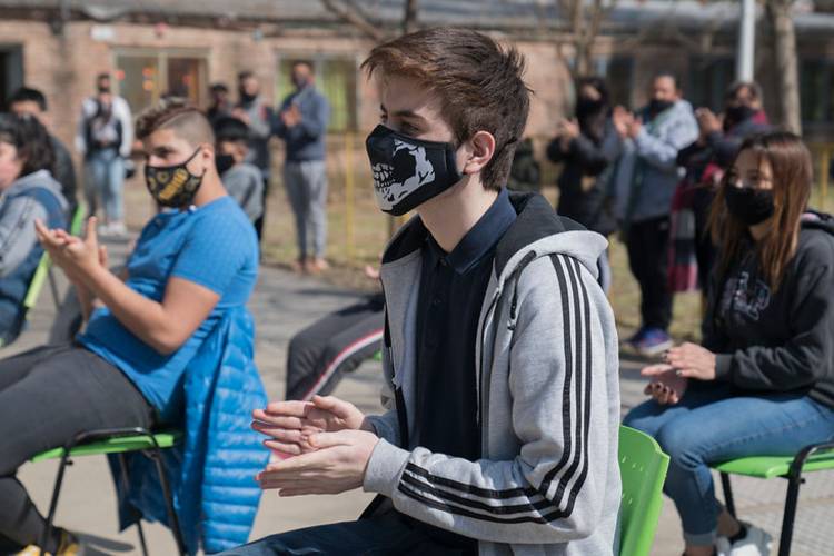 Alumnos de San Isidro recibieron netboocks del programa “Aprender Conectados” Alumnos de San Isidro recibieron netboocks del programa “Aprender Conectados”