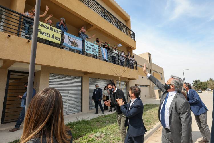 Alberto Fernández encabezó en el municipio bonaerense de San Antonio de Areco, el acto de entrega de viviendas 
