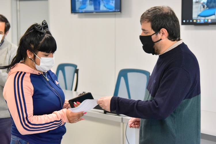 l intendente de San Martín, Fernando Moreira, participó de la entrega de nuevos créditos del Programa Construir Dignidad l intendente de San Martín, Fernando Moreira, participó de la entrega de nuevos créditos del Programa Construir Dignidad