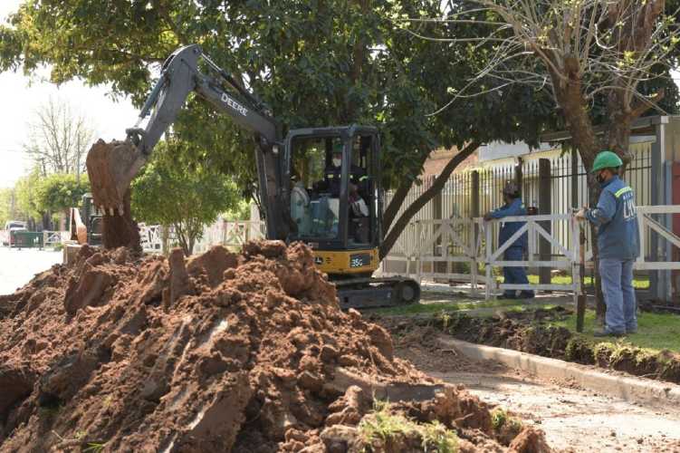 Malena Galmarini y Alberto Descalzo recorrieron una obra en Ituzaingó Malena Galmarini y Alberto Descalzo recorrieron una obra en Ituzaingó