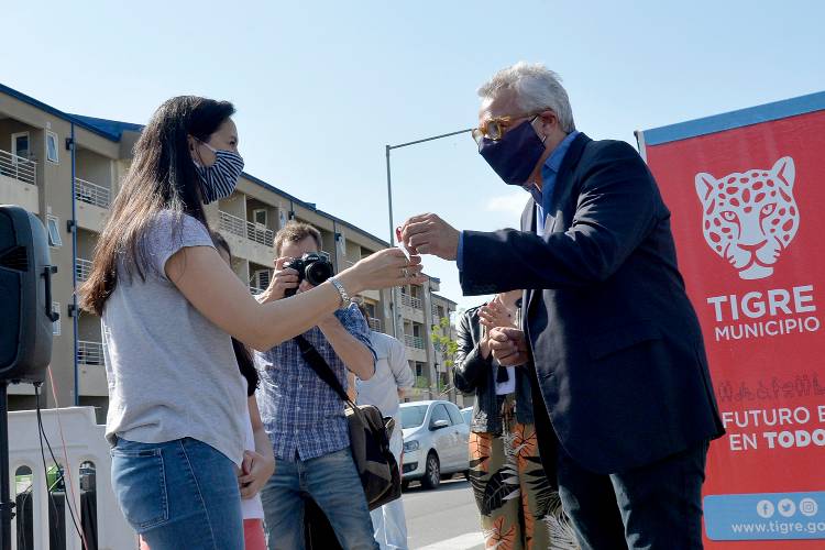 Entregaron nuevos departamentos PROCREAR en Rincón de Milberg Entregaron nuevos departamentos PROCREAR en Rincón de Milberg