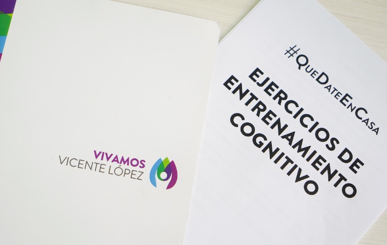 Vicente López entrega cuadernillos de ejercicios mentales a personas mayores