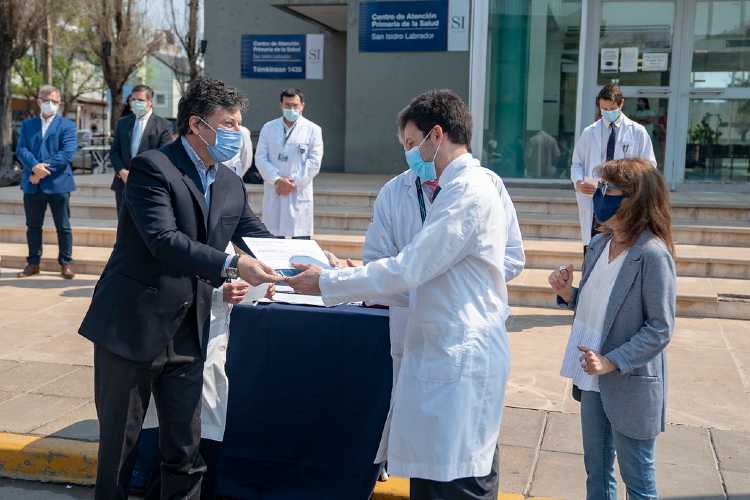 Médicos residentes del Hospital Central de San Isidro recibieron su diploma