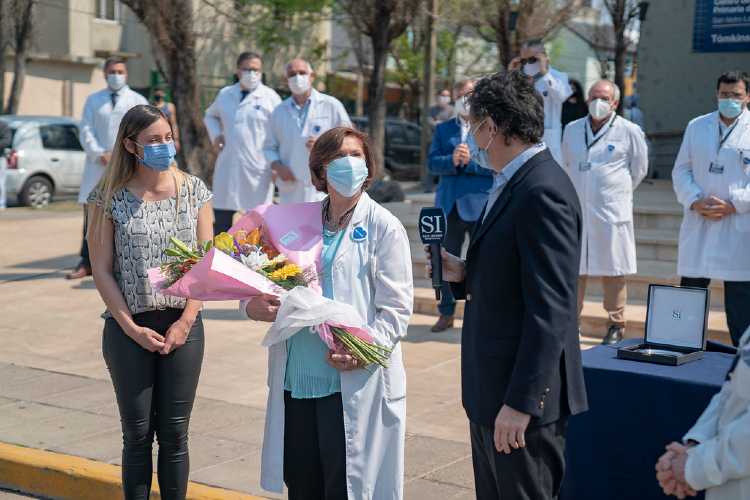 Médicos residentes del Hospital Central de San Isidro recibieron su diploma Médicos residentes del Hospital Central de San Isidro recibieron su diploma