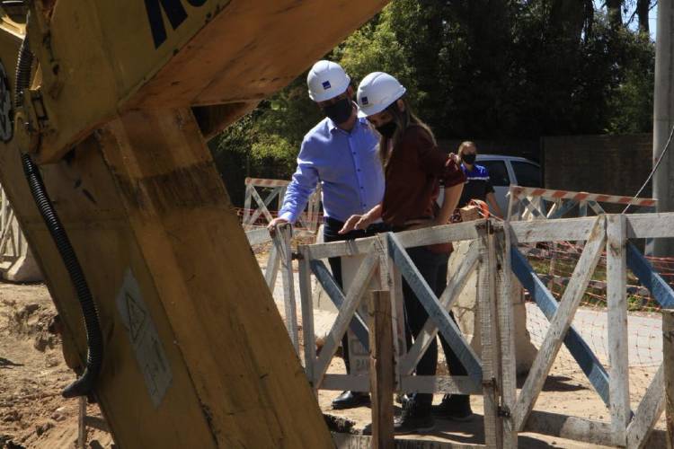 Malena Galmarini y Ariel Sujarchuk recorrieron un acueducto que beneficiará a 490.000 vecinos de Escobar Malena Galmarini y Ariel Sujarchuk recorrieron un acueducto que beneficiará a 490.000 vecinos de Escobar