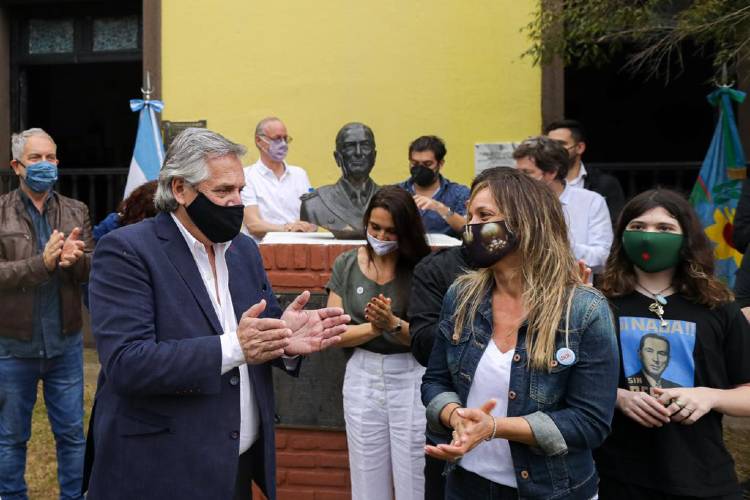 AySA festeja sus 15 años con Alberto Fernández y Malena Galmarini AySA festeja sus 15 años con Alberto Fernández y Malena Galmarini