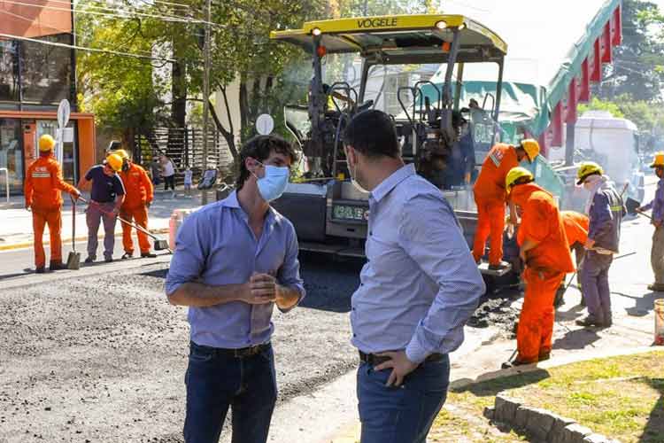 Juan Andreotti supervisó la obra de repavimentación de la Av. Libertador Juan Andreotti supervisó la obra de repavimentación de la Av. Libertador