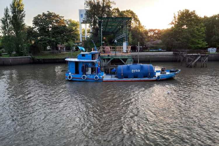 AySA ya entregó 2 millones de litros de agua potable en el Delta de Tigre-San Fernando AySA ya entregó 2 millones de litros de agua potable en el Delta de Tigre-San Fernando