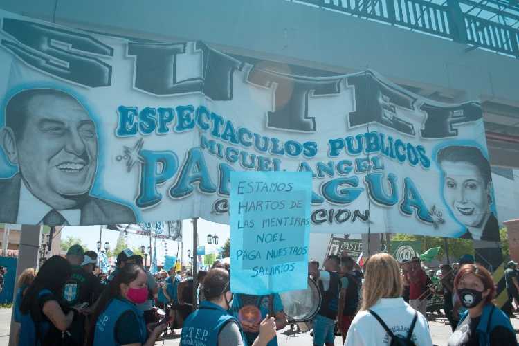 Trabajadores del Parque de la Costa volvieron a manifestarse en el Centro de Tigre