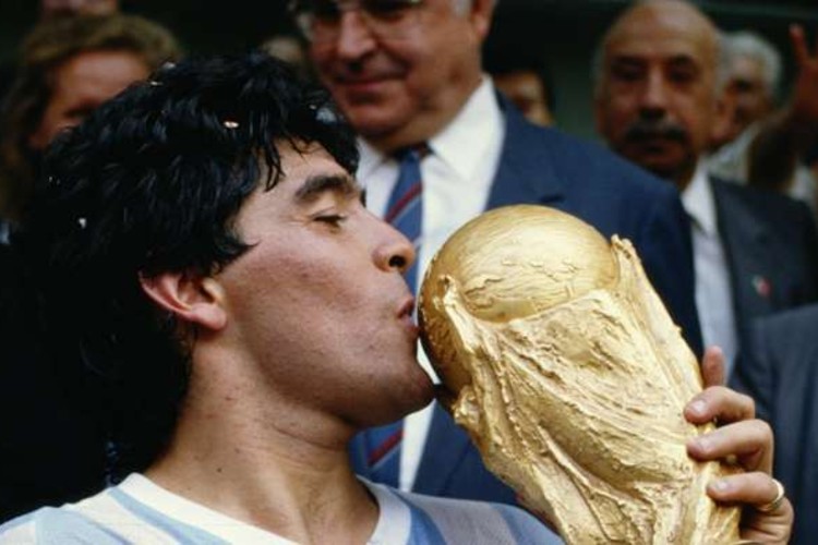 Maradona muere a los 60 años y conmueve al mundo entero