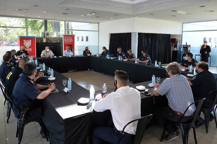 Zamora y Berni anunciaron inversiones en equipamiento policial para Tigre