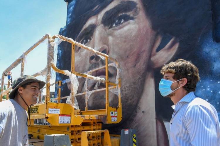 Andreotti supervisó los últimos detalles del Túnel Diego A. Maradona y los murales que lo homenajean