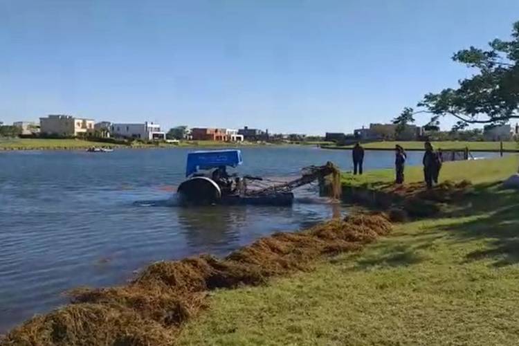 Hallaron el cuerpo del joven que ingresó con un kayak al lago artificial de un country en Escobar