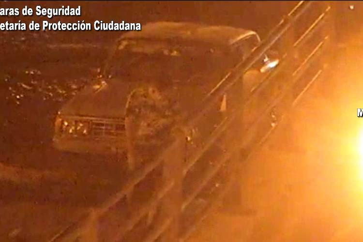 Video: Así cayó un Automóvil a las aguas del río en Tigre