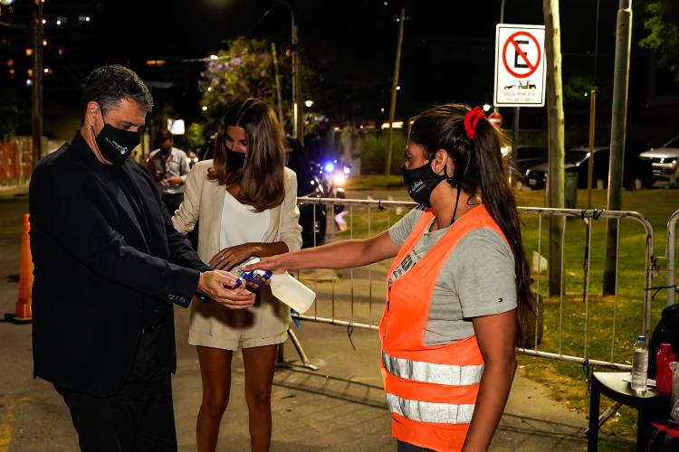 Con todos los cuidados necesarios se realizó la despedida de año en Vicente López Con todos los cuidados necesarios se realizó la despedida de año en Vicente López