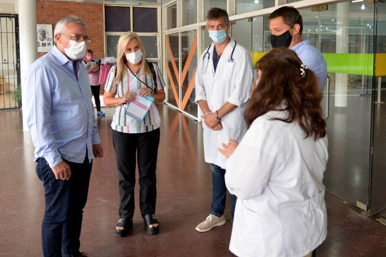 Julio Zamora se aplicó la vacuna Sputnik V contra el COVID-19 en Tigre
